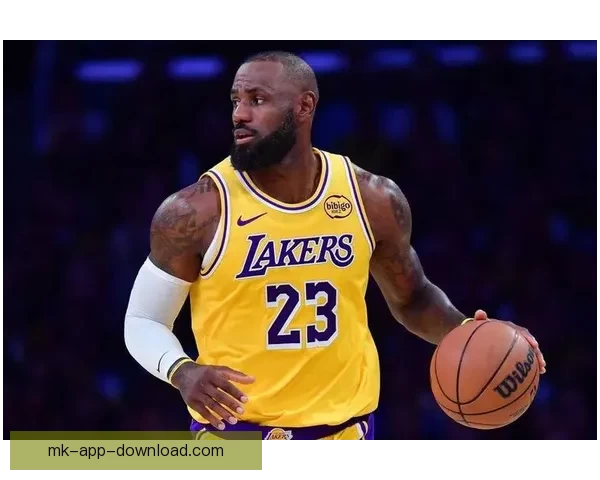 詹姆斯本赛季85次扣篮超前两年 获盛赞：退役前应拿五千万年薪