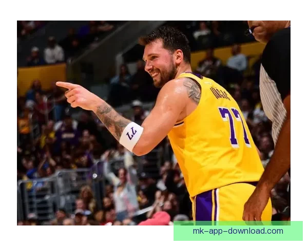 东契奇爆砍43分创纪录詹姆斯准三双湖人力克步行者西卡被驱逐引争议